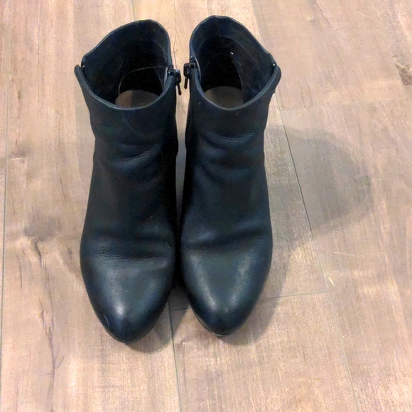 BCBG ankle boots size 7.5 - Picture 1 of 5